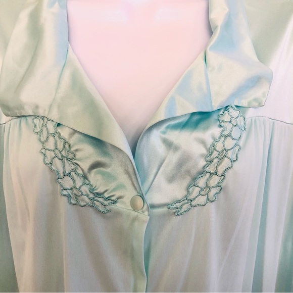 Vanity Fair Woman’s Embroidered Satin Semi-Shear Nightgown Robe Plus Size 2XL - Picture 4 of 10